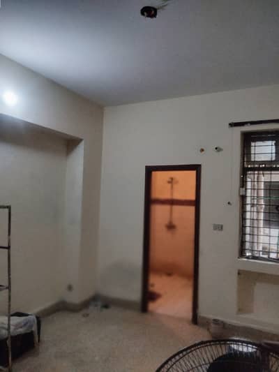 GATED COMMUNITY, FACING PARK 5 MARLA UPPER PORTION AVAILABLE FOR RENT FOR FAMILY