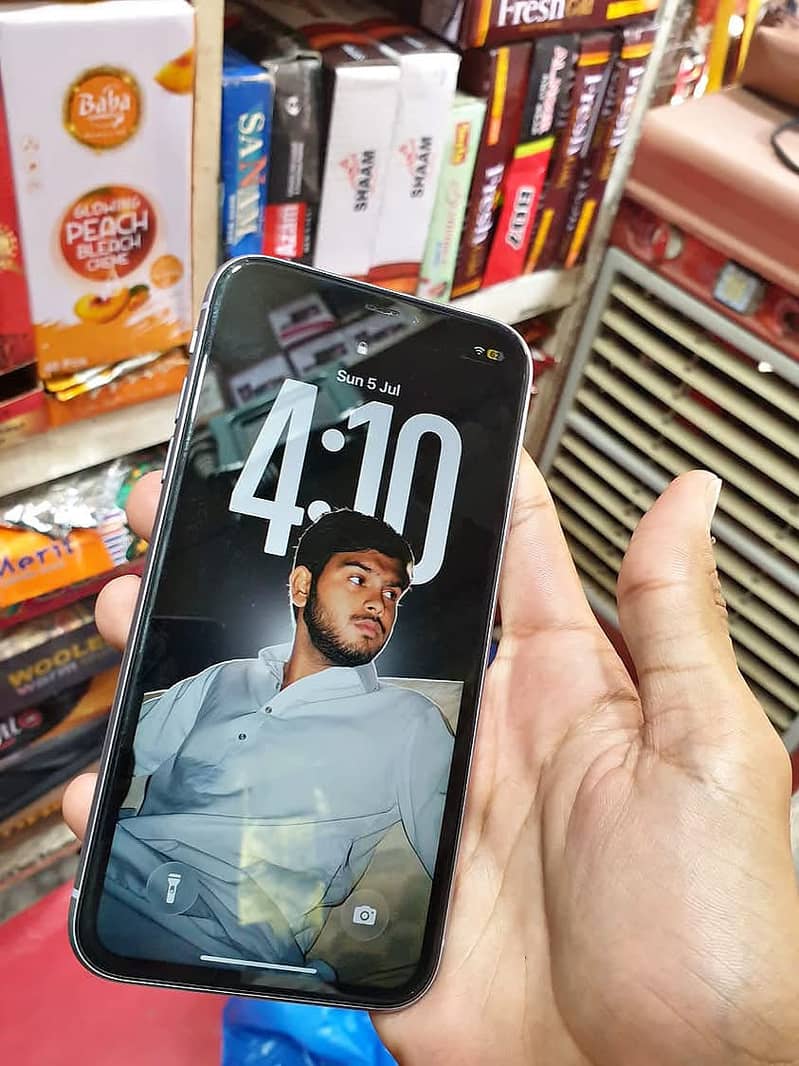 Apple iPhone 11 0