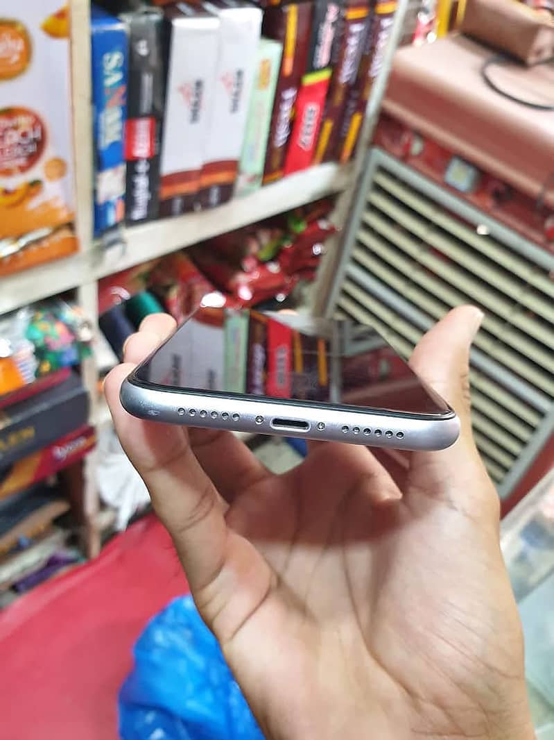 Apple iPhone 11 1