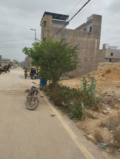 80 Sq Yards Plot for Sale - 40 Feet Road Executive Block