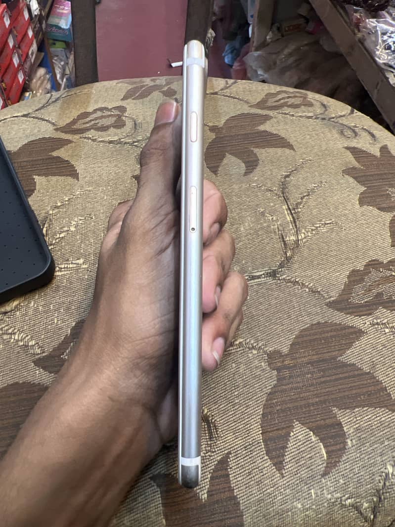 Apple iPhone 7 Plus 1