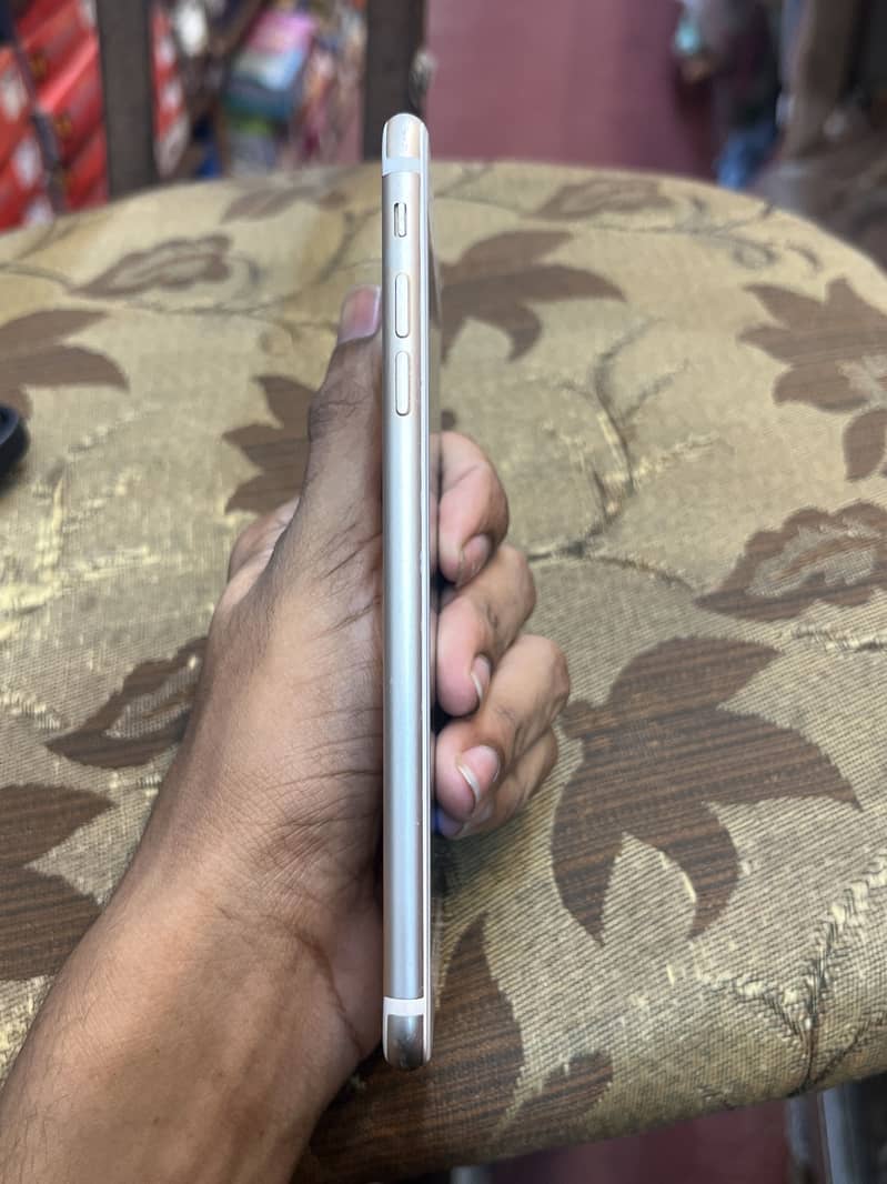 Apple iPhone 7 Plus 3