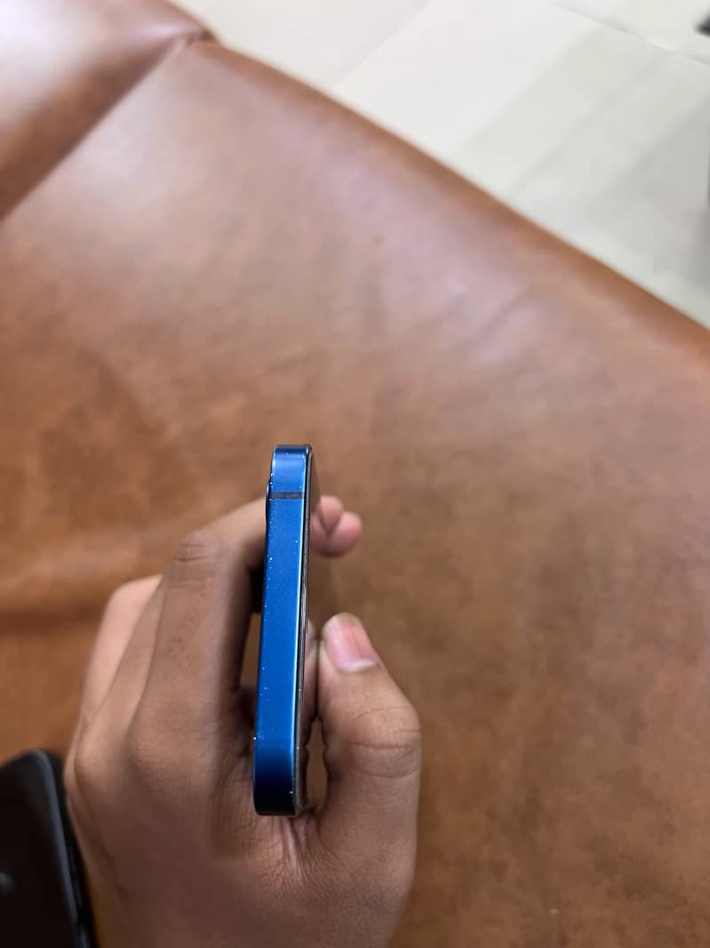 Apple iPhone 12 6