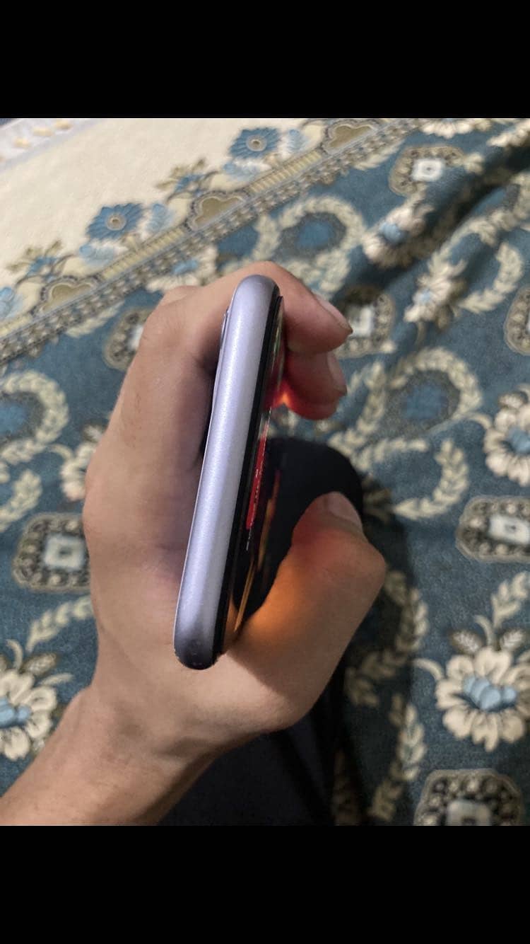 Apple iPhone 11 3