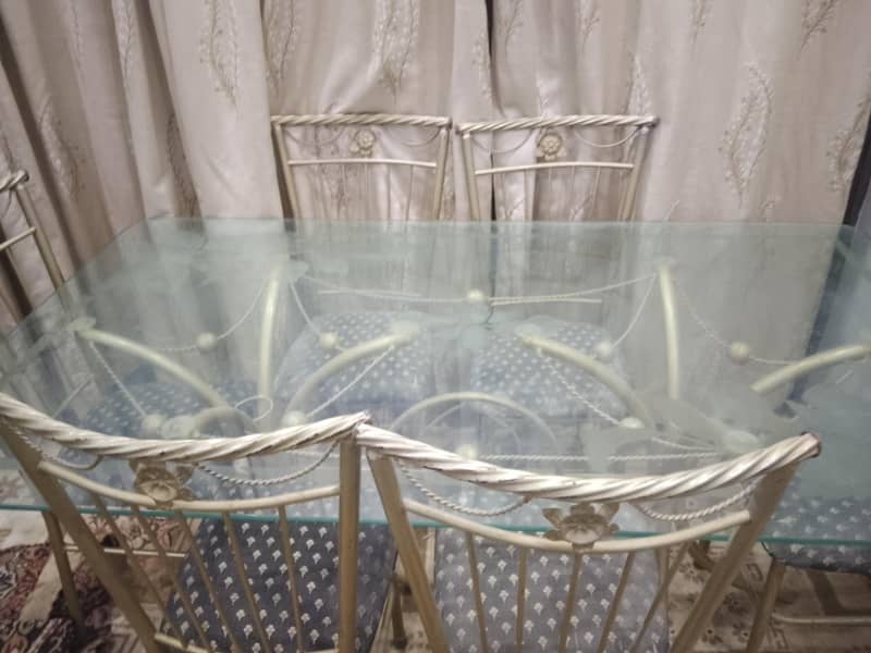 Dining Table & Chairs 0