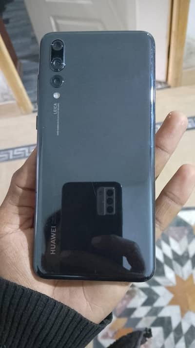 urgent sell Huawei p20pro whastapp please