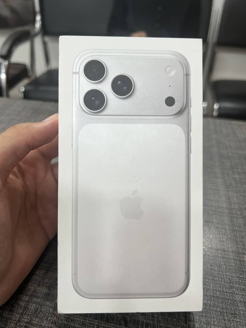 Apple iPhone 17 Pro Max 1