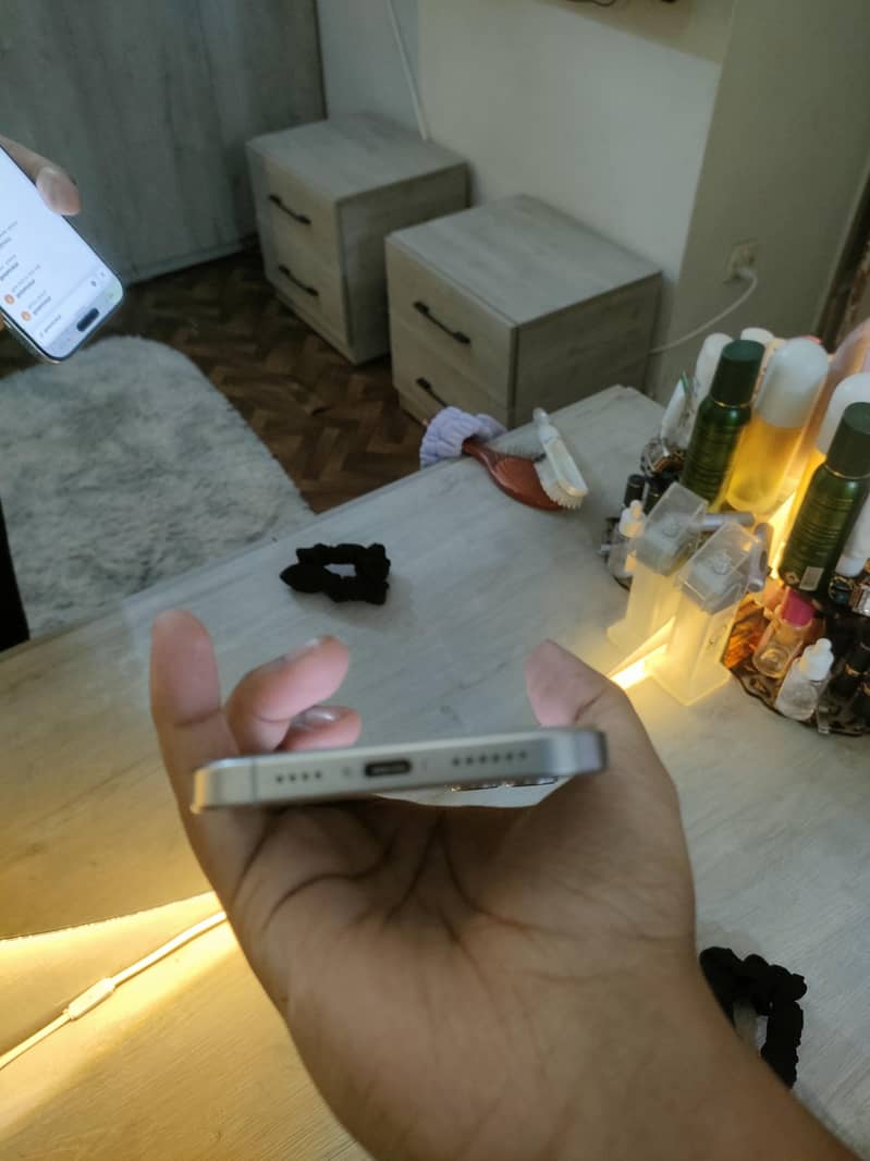 Apple iPhone 16 Pro Max 2