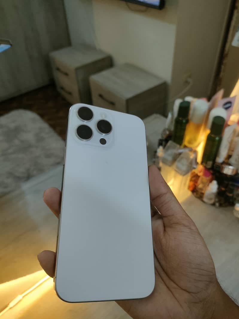 Apple iPhone 16 Pro Max 3