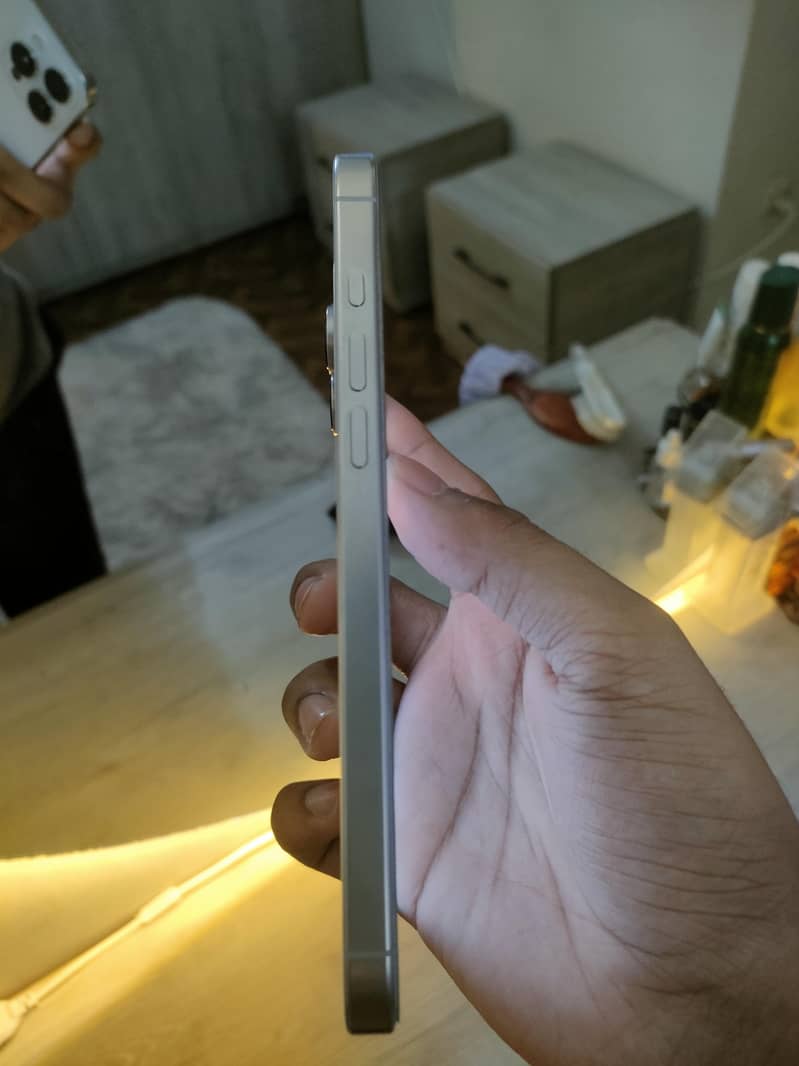 Apple iPhone 16 Pro Max 4