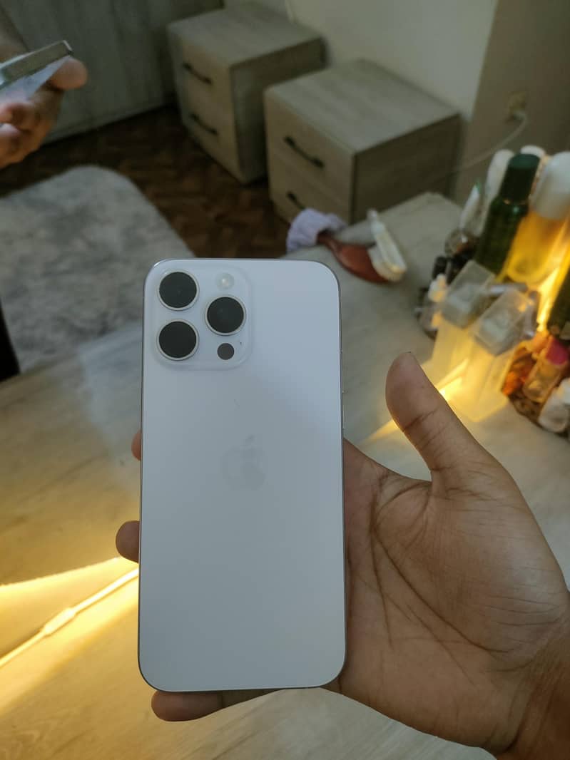 Apple iPhone 16 Pro Max 5