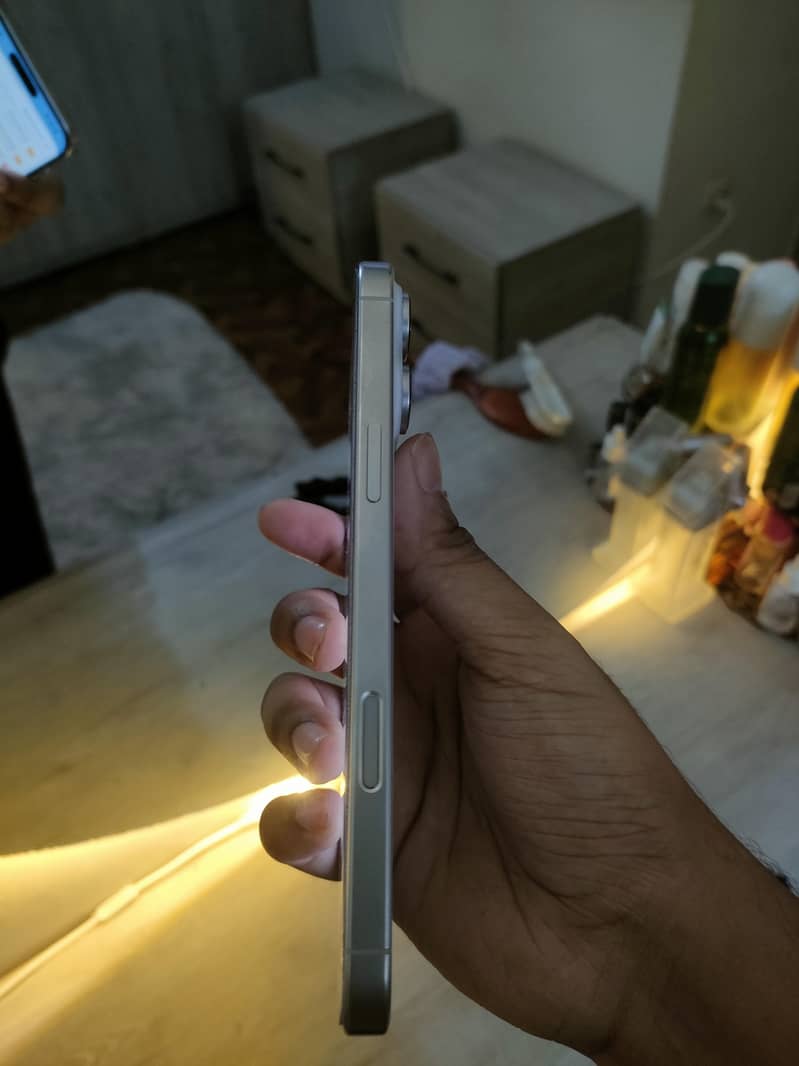 Apple iPhone 16 Pro Max 6
