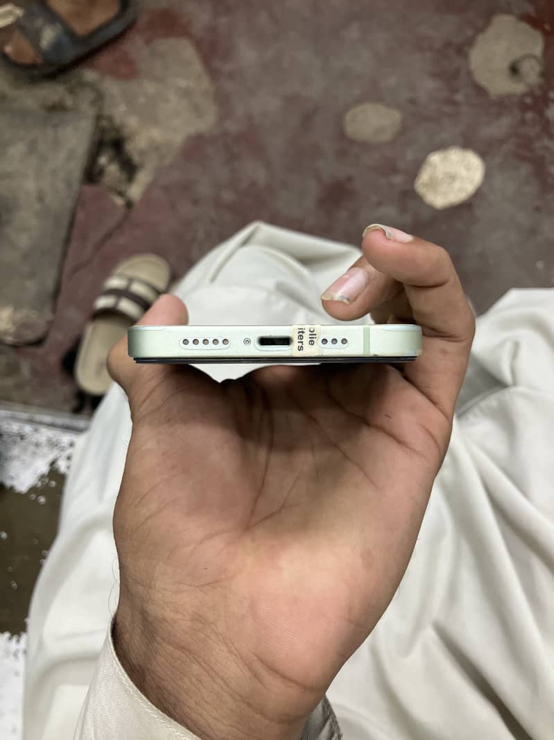 Apple iPhone 12 3