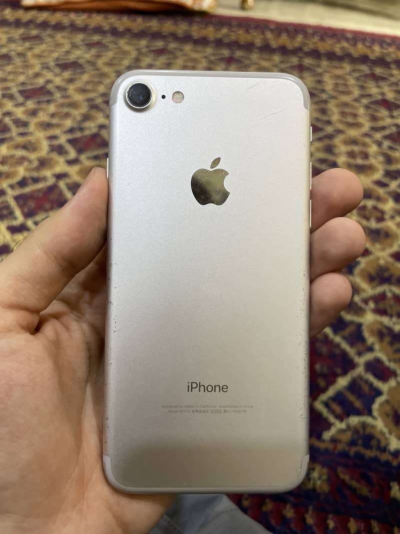Apple iPhone 7 0