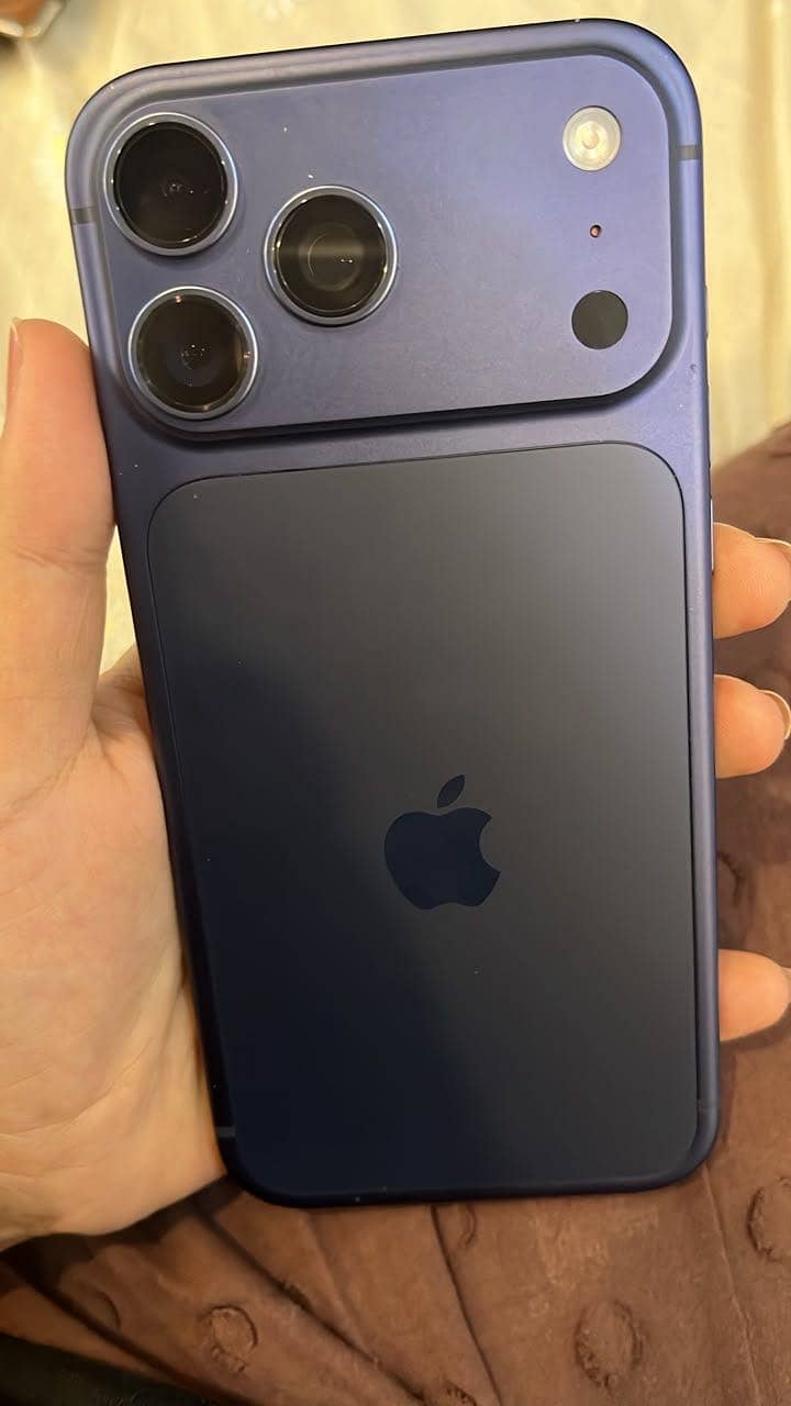 Apple iPhone 17 Pro Max 0
