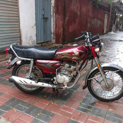 I want to sell my Honda 125 only serious buyers contact me 03464555749