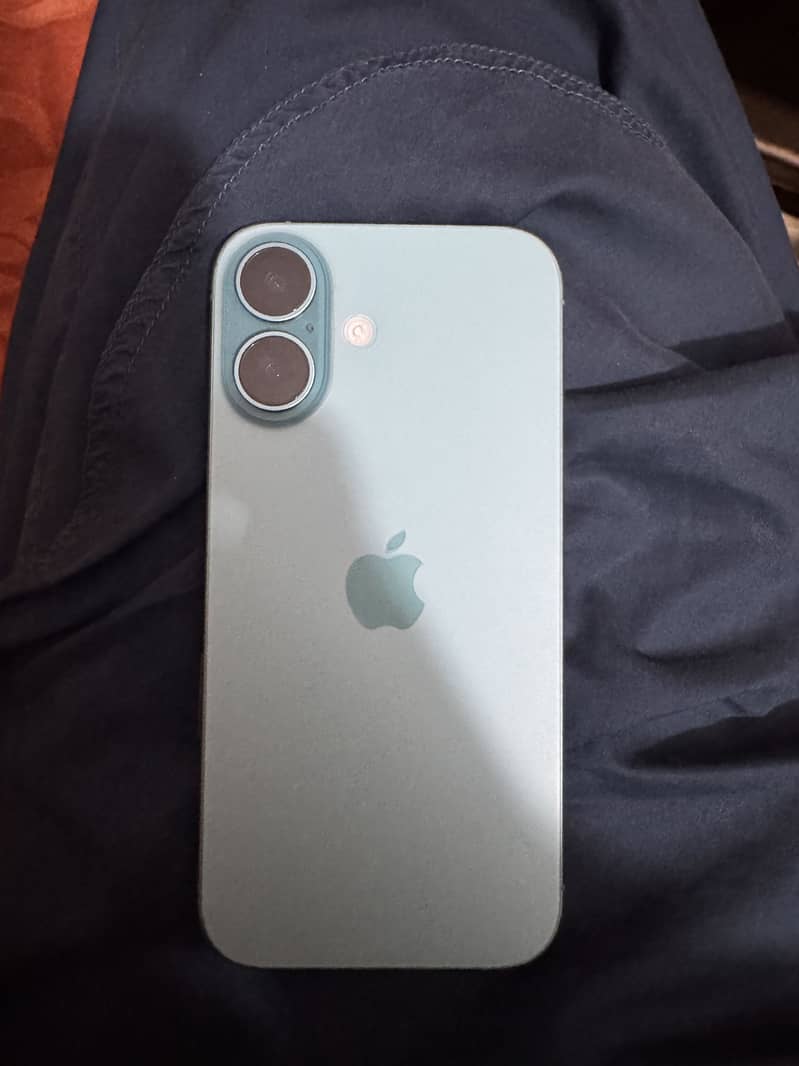 Apple iPhone 16 2