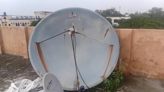 Pakistani and indian dish antenna with 2 recievers with remote
