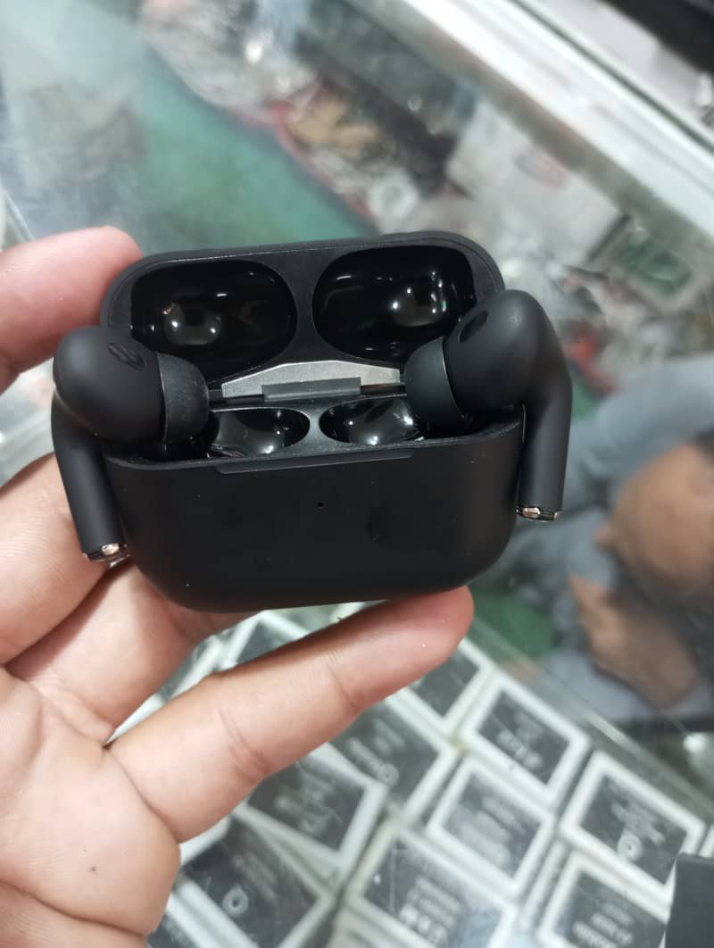 Ear buds 0