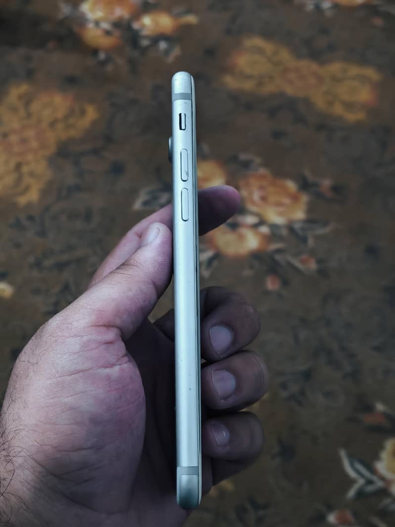 Apple iPhone 7 0