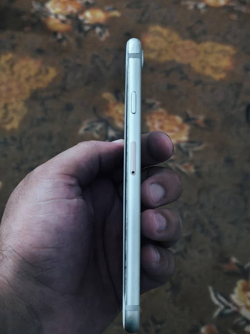 Apple iPhone 7 2