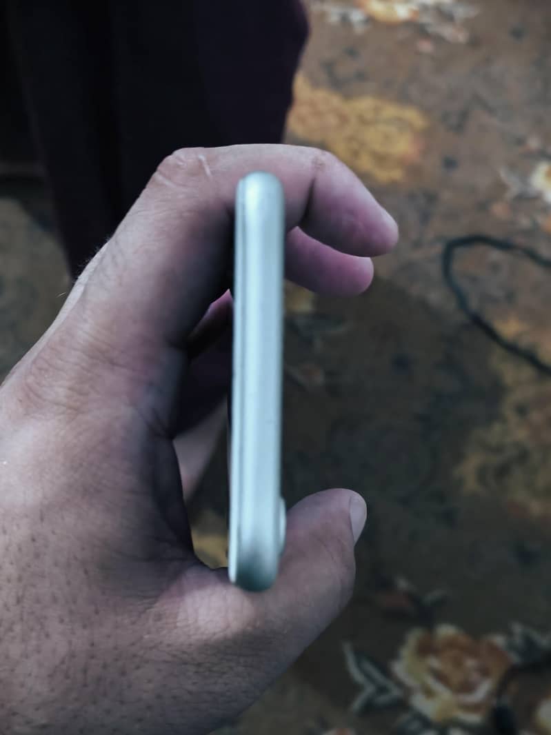 Apple iPhone 7 3