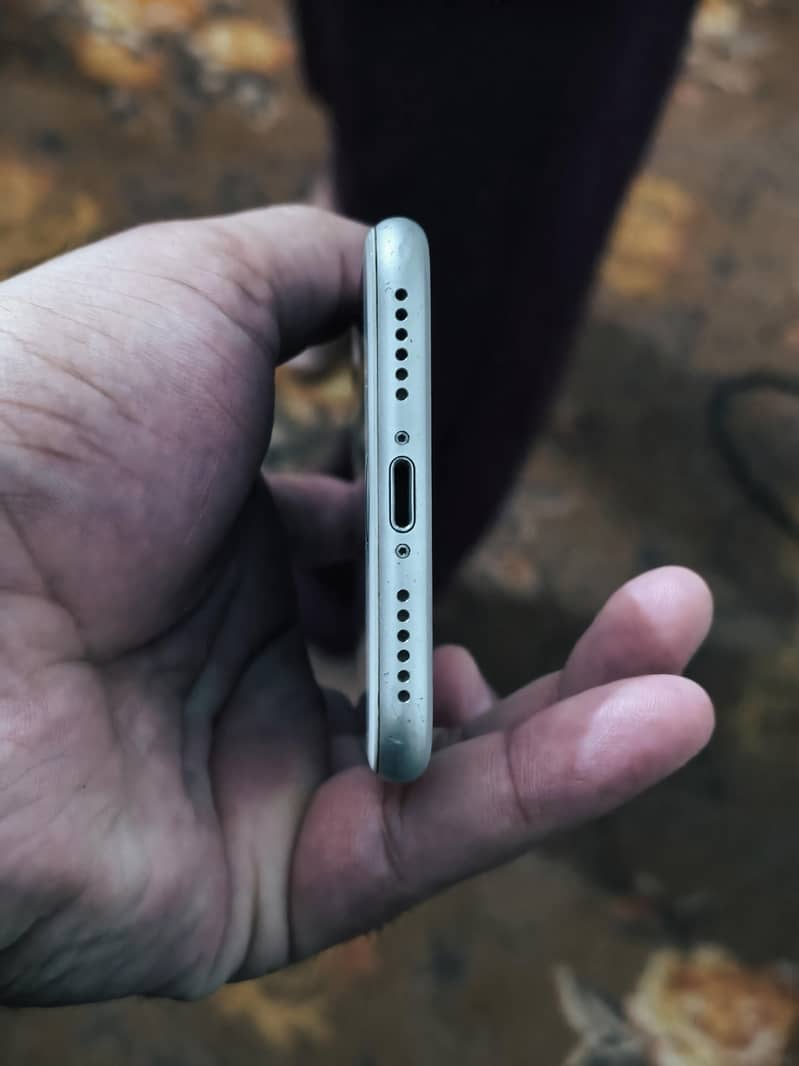 Apple iPhone 7 4