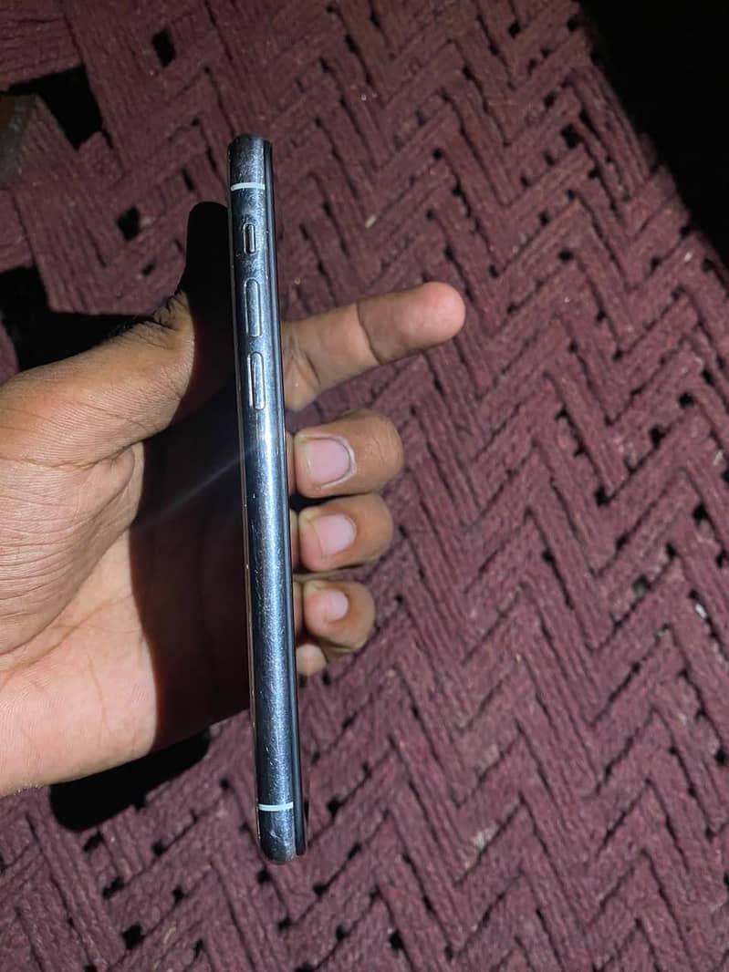 Apple iPhone 11 Pro 2