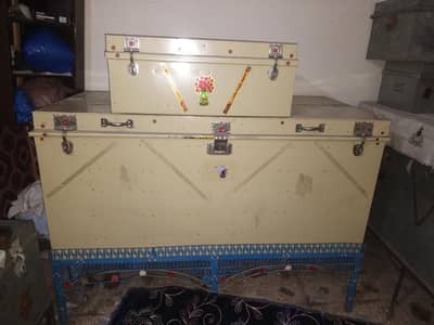 2 trunk with iron stand bilkul saf condition h 03044800346