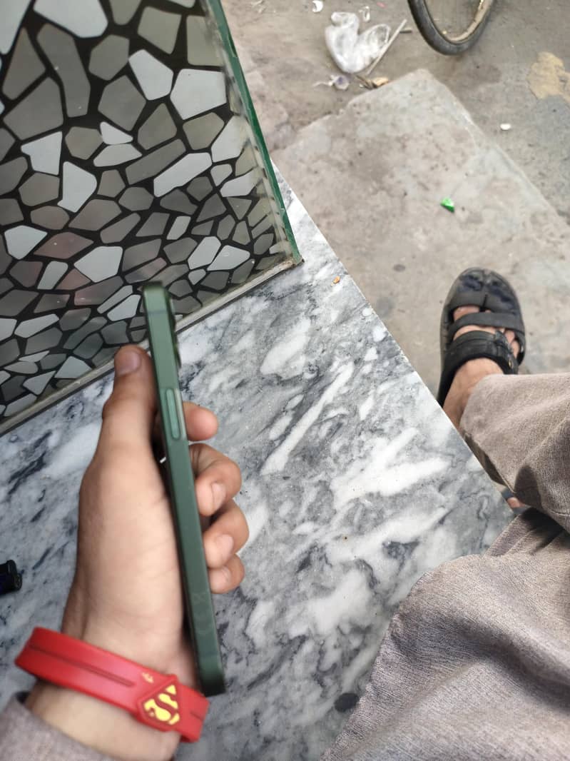 Apple iPhone 13 3