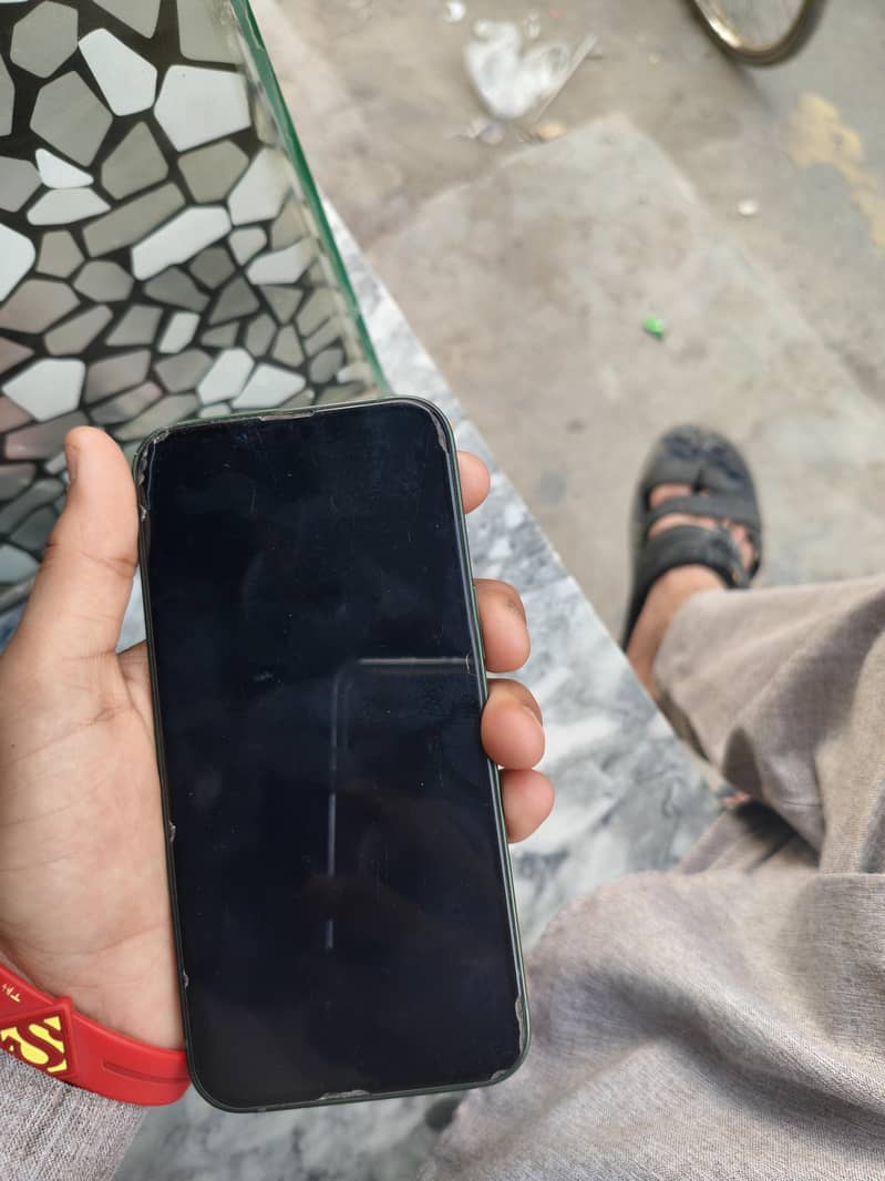 Apple iPhone 13 4