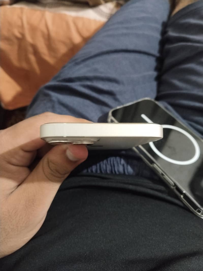 Apple iPhone 13 2