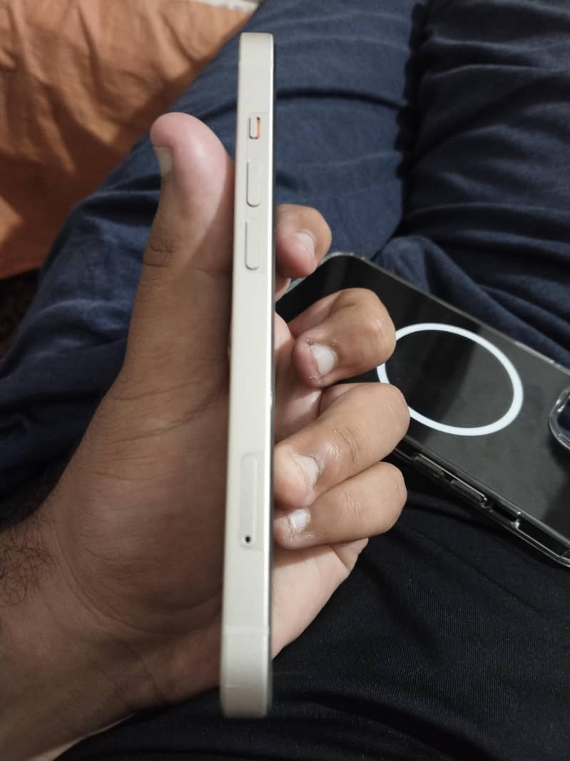 Apple iPhone 13 5