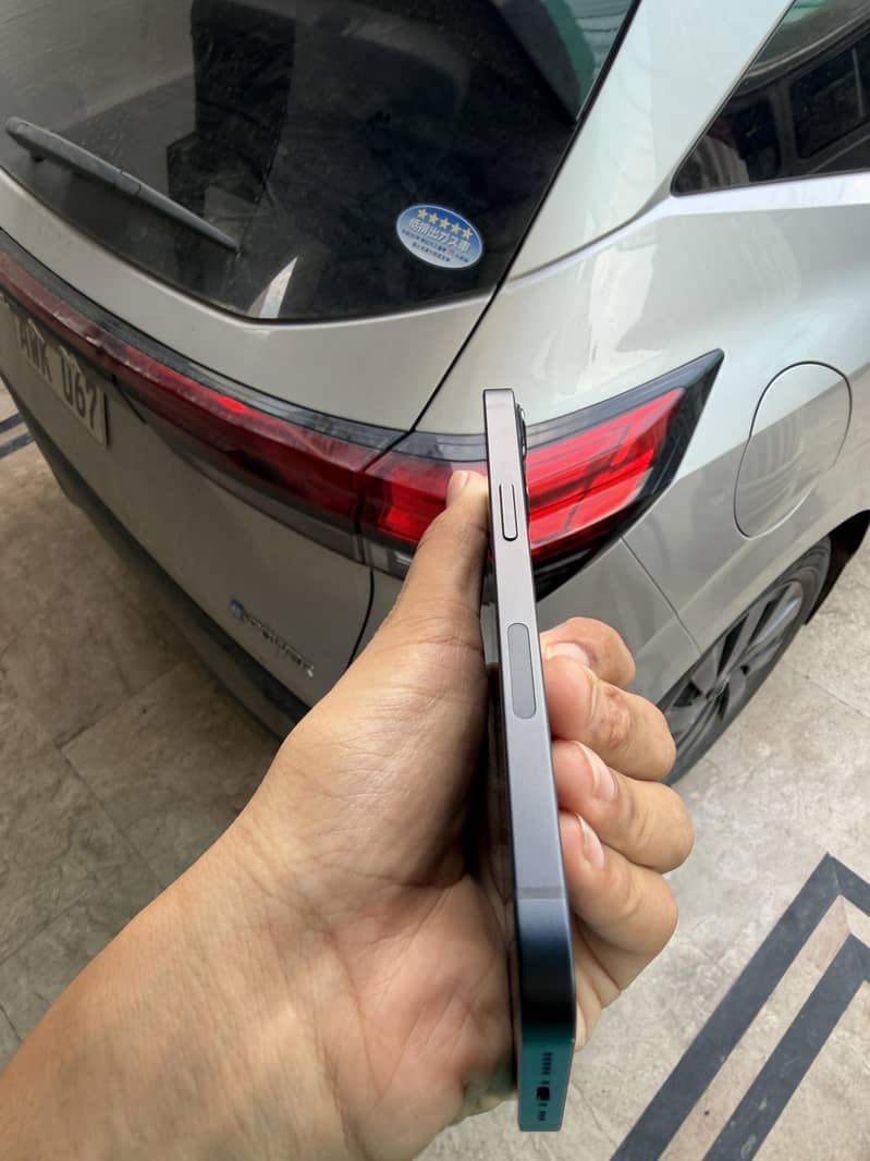 iPhone 13 3