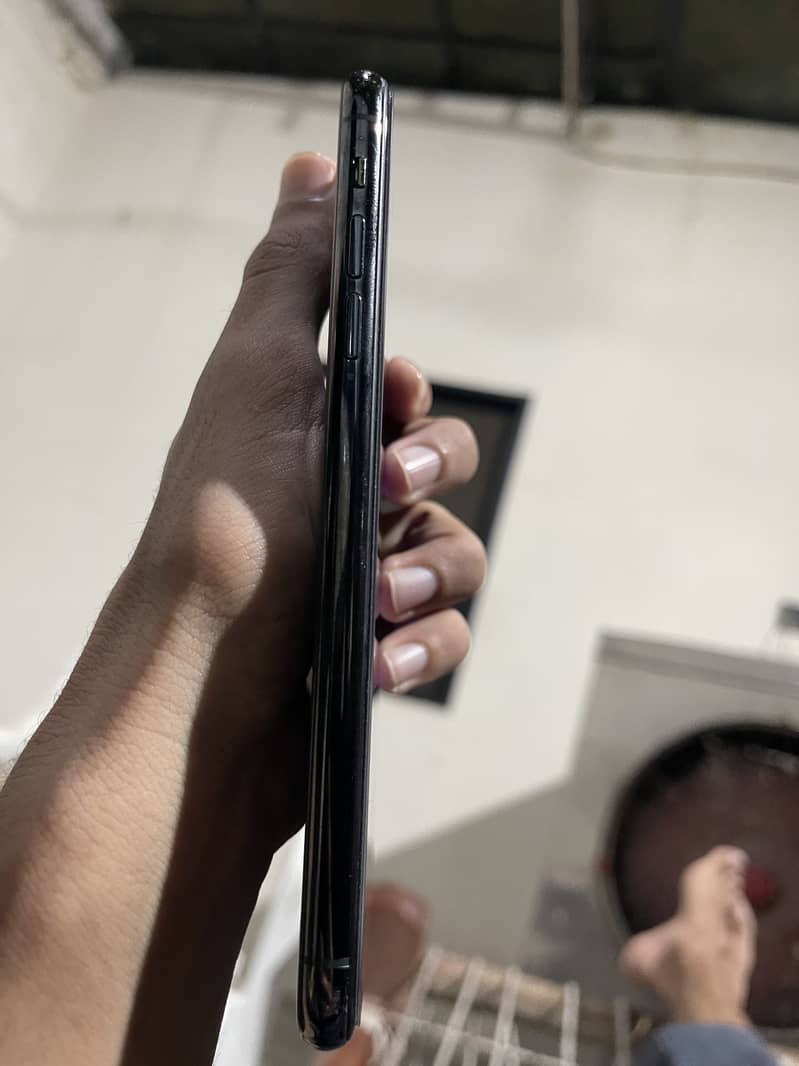 Apple iPhone 11 Pro Max 1