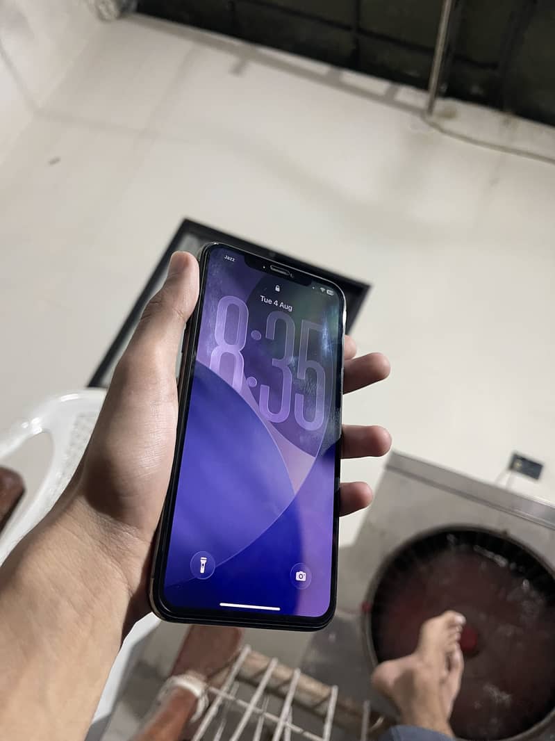 Apple iPhone 11 Pro Max 2