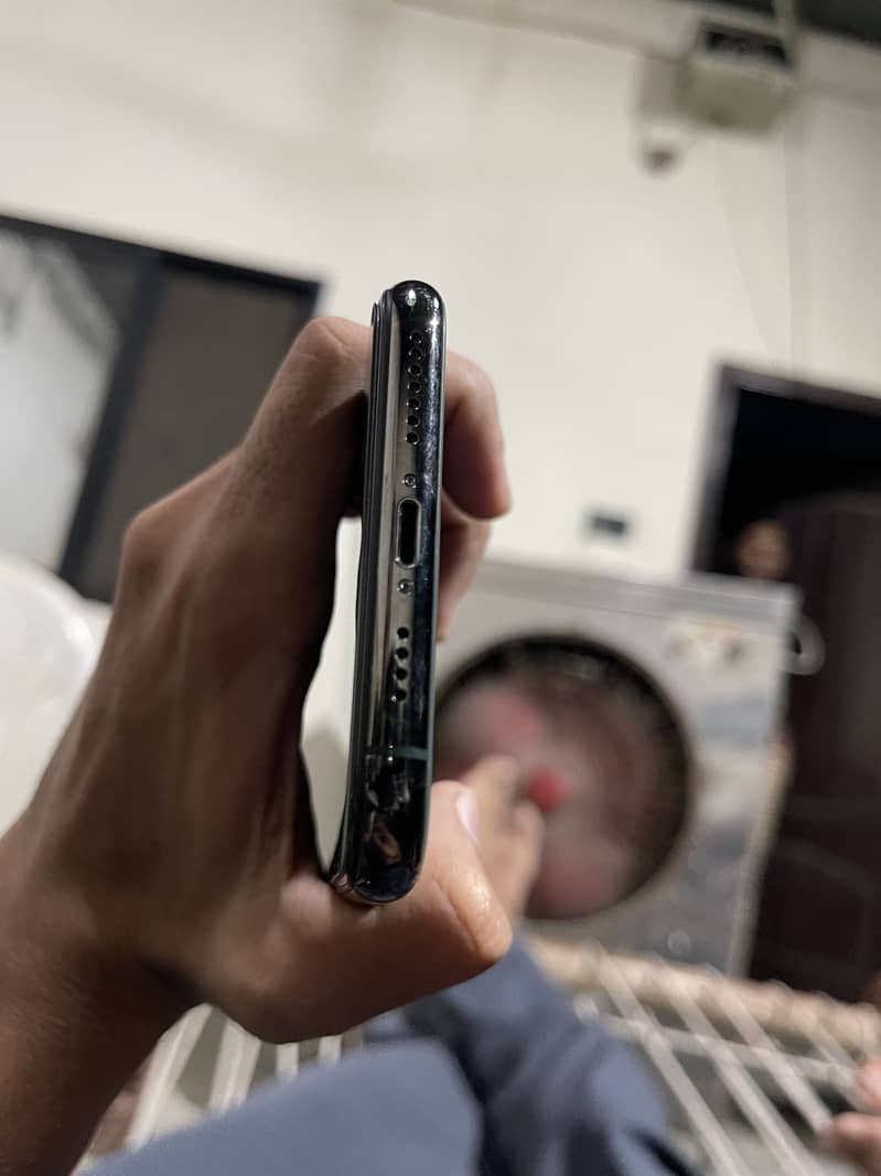 Apple iPhone 11 Pro Max 3