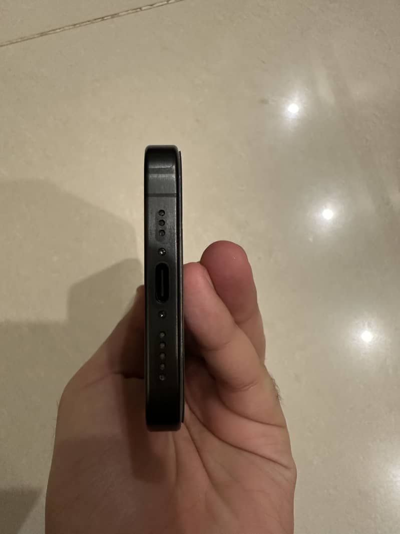 Apple iPhone 15 Pro 2