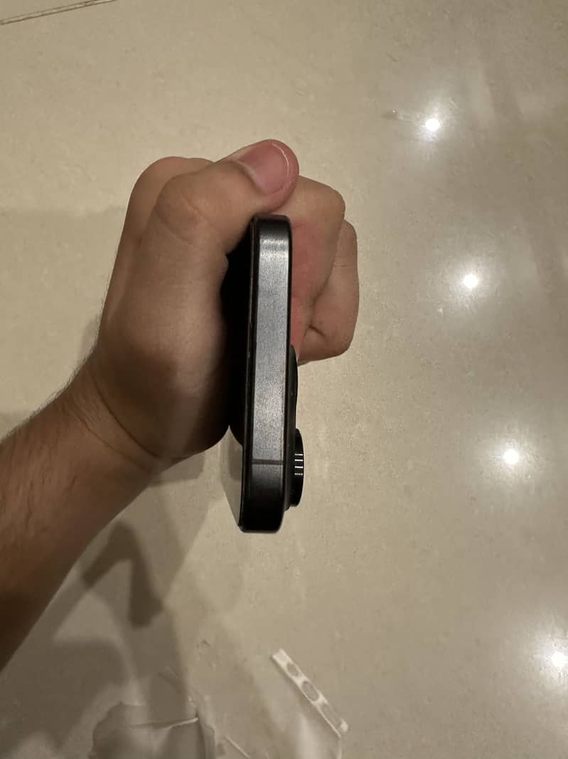 Apple iPhone 15 Pro 4