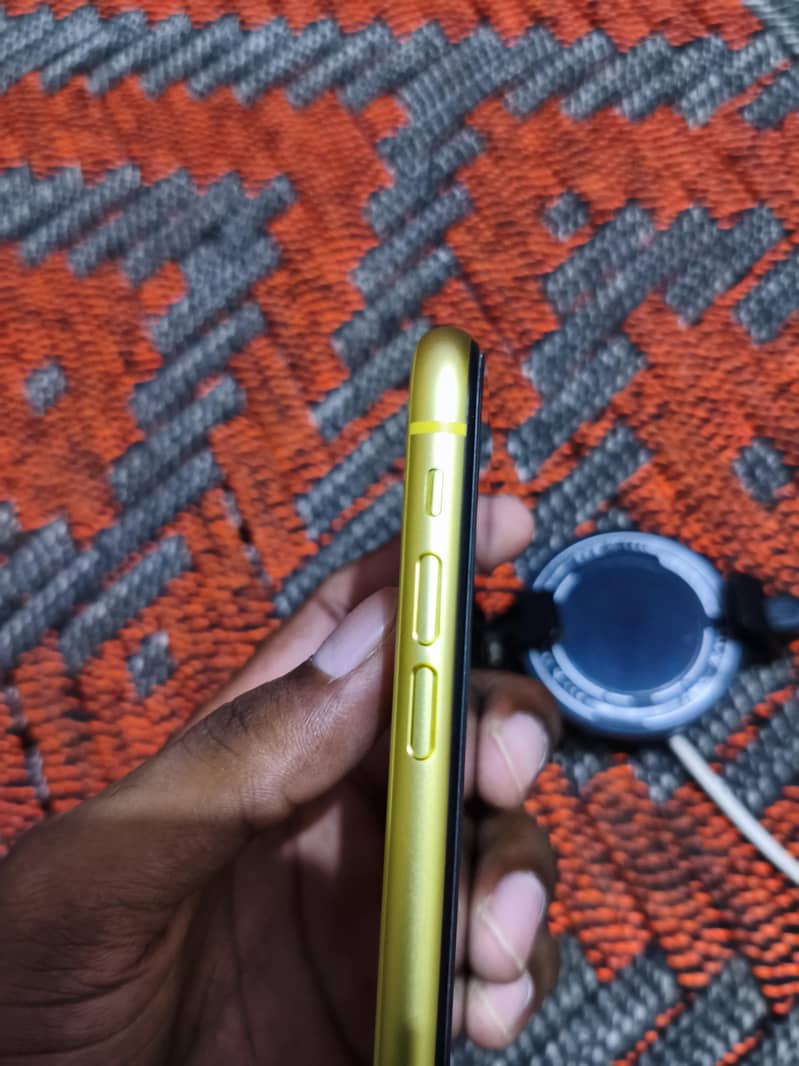 Apple iPhone 11 3
