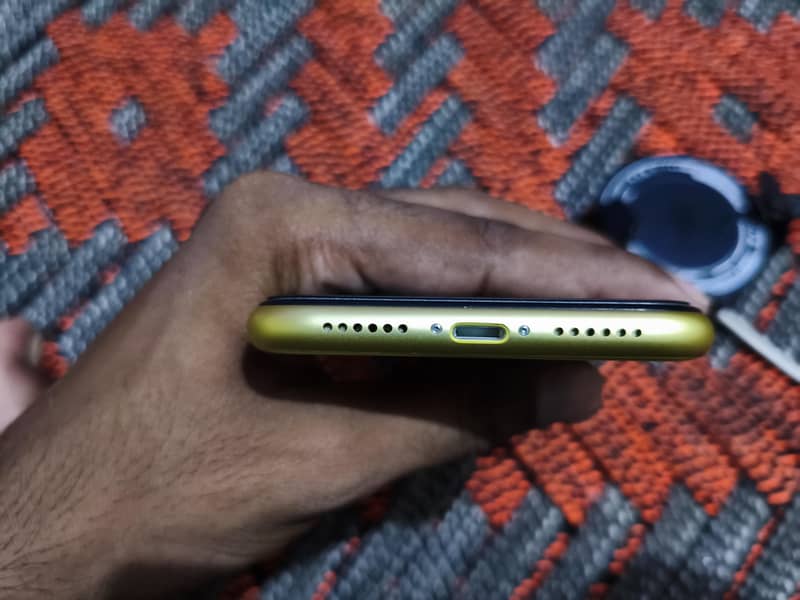 Apple iPhone 11 4