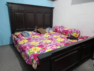 queen size bed water prufe lasani whit wooden frame full new condition