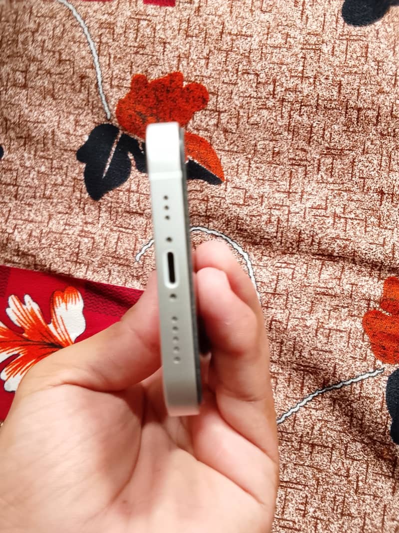 Apple iPhone 12 2