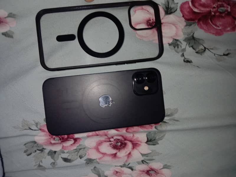 Apple iPhone 12 4