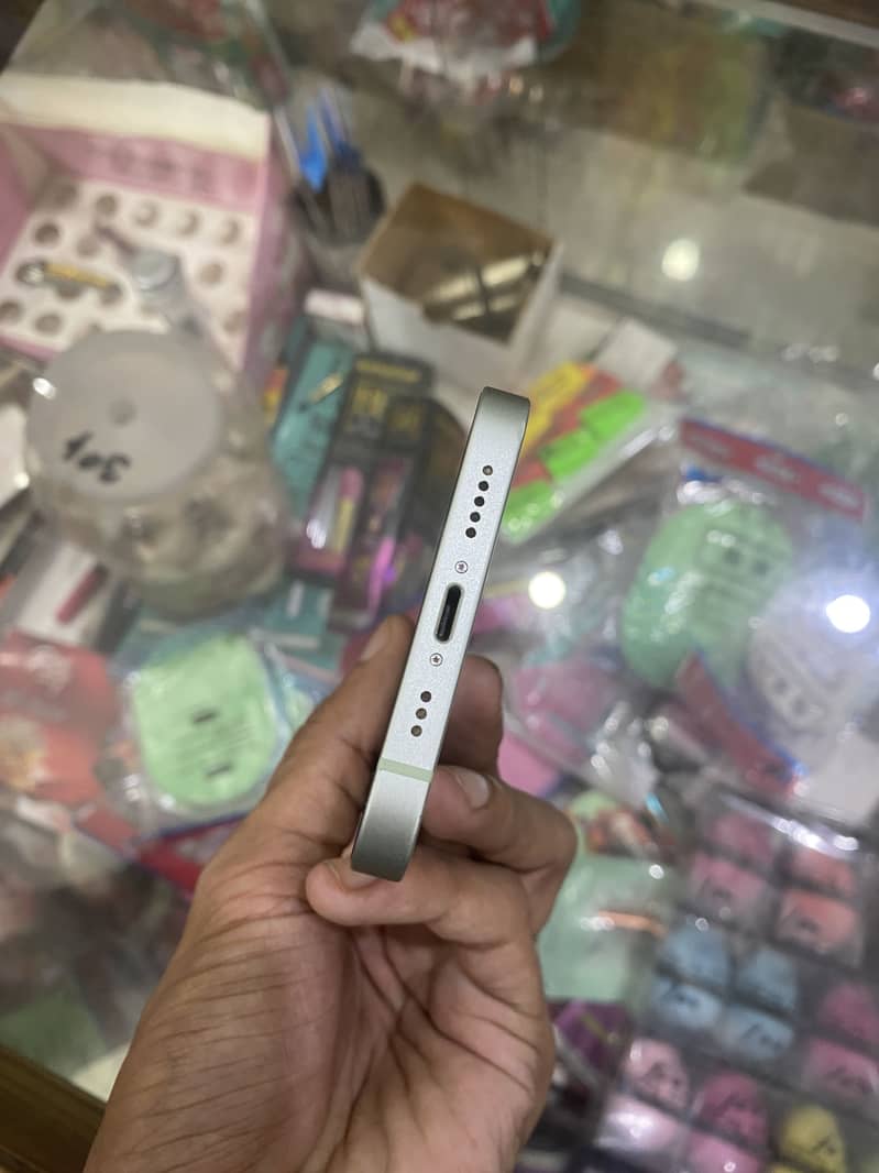 Apple iPhone 12 6
