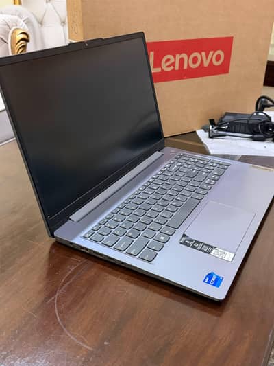 Model: Lenovo IdeaPad Slim 3 (15", 8