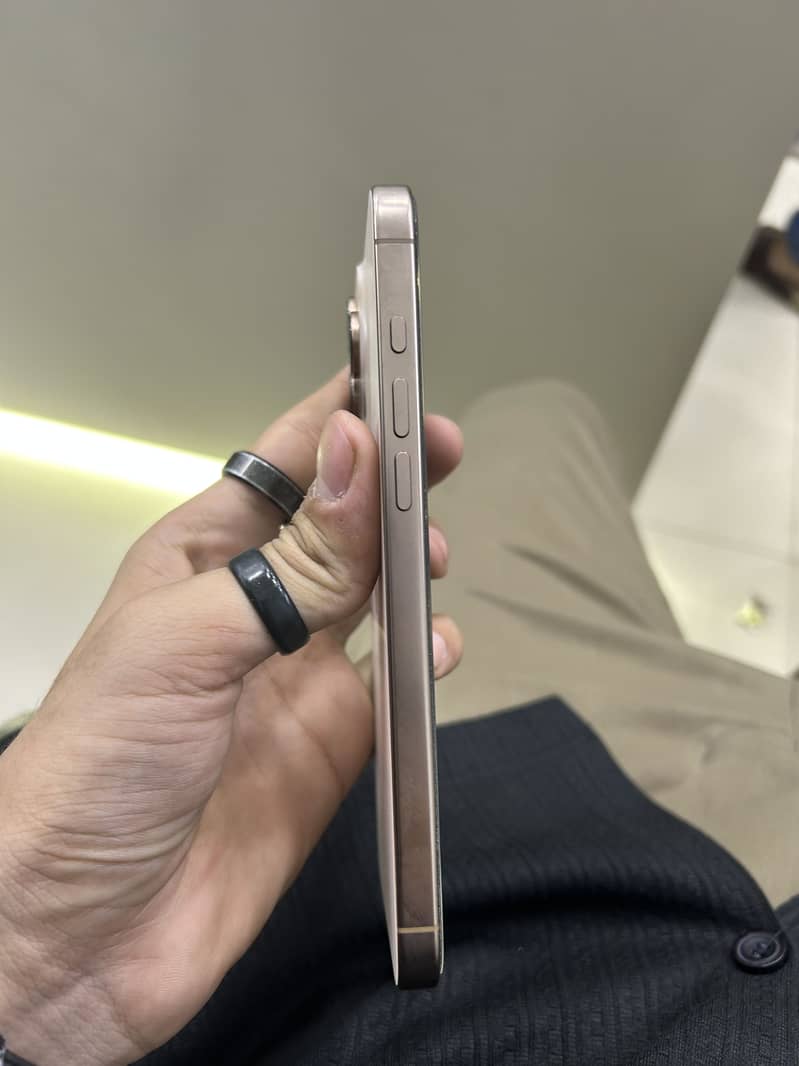 Apple iPhone 16 Pro Max 5