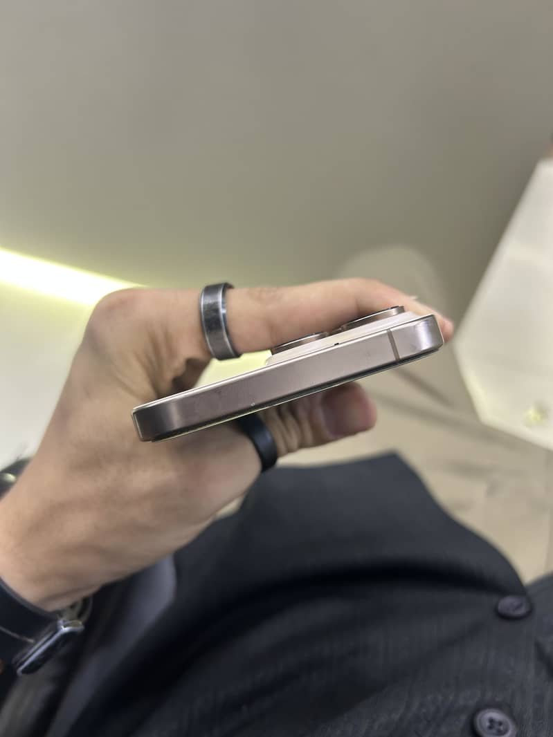 Apple iPhone 16 Pro Max 6