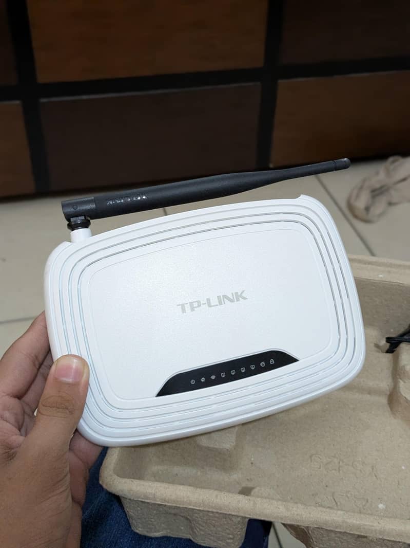 TP-LINK WIRELESS ROUTER 1