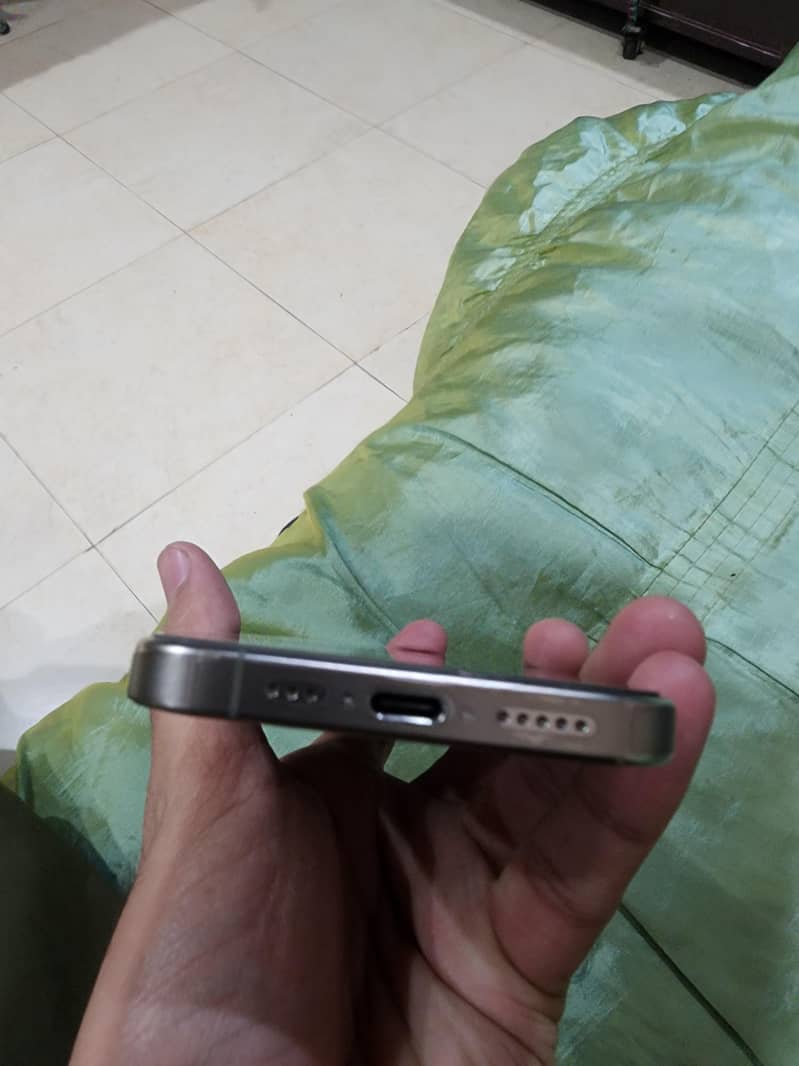 Apple iPhone 15 Pro 0